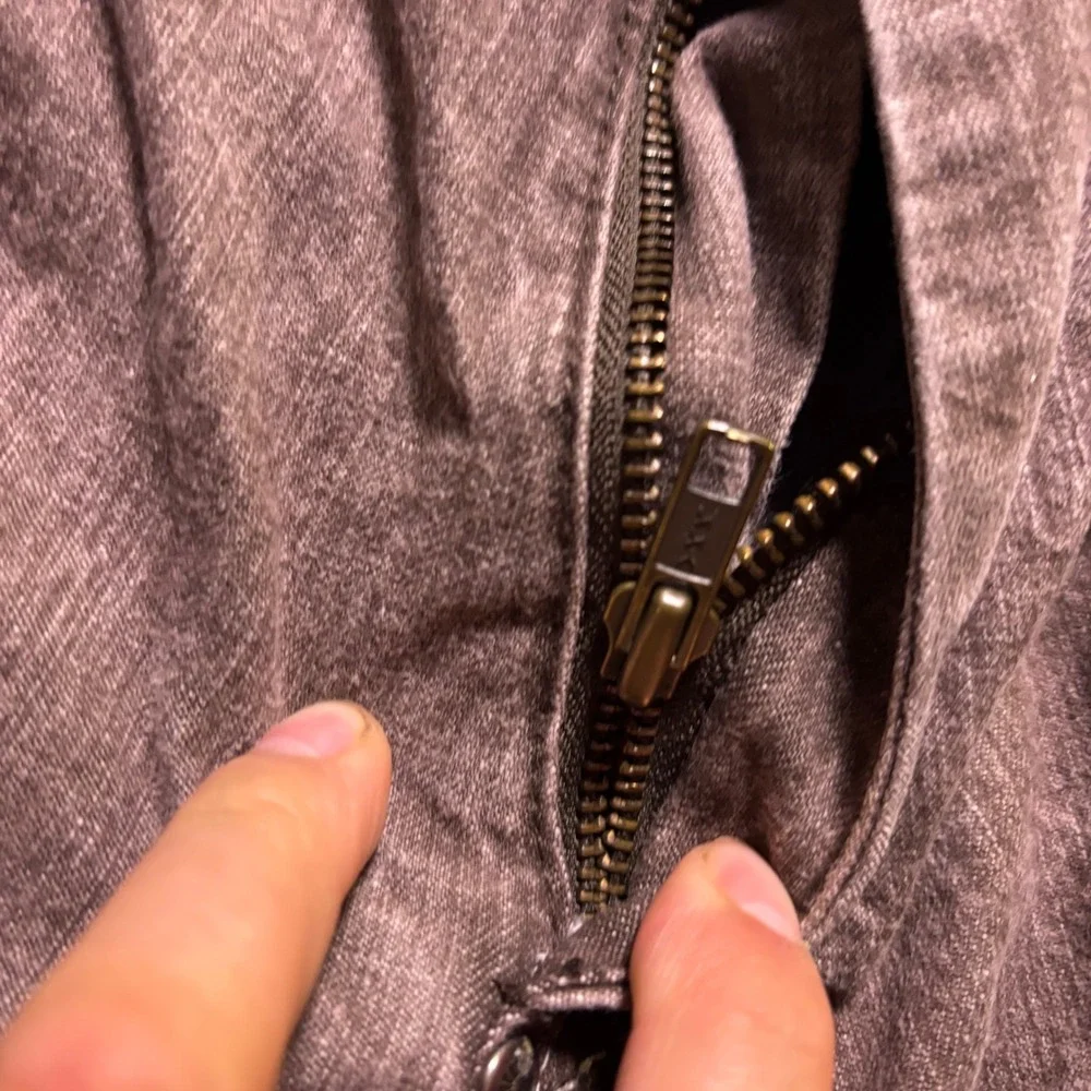 Akademiks good zipper